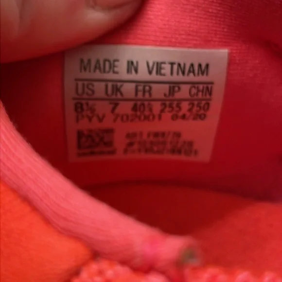 Adidas Women’s Utraboost Running Shoes 8.5 - Picture 4 of 7